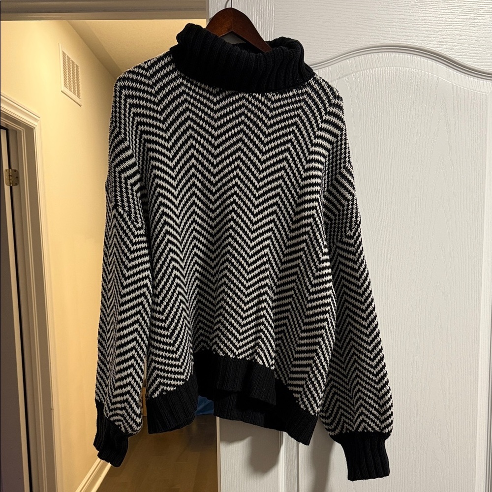 Reitmans Black and White Chevron Sweater